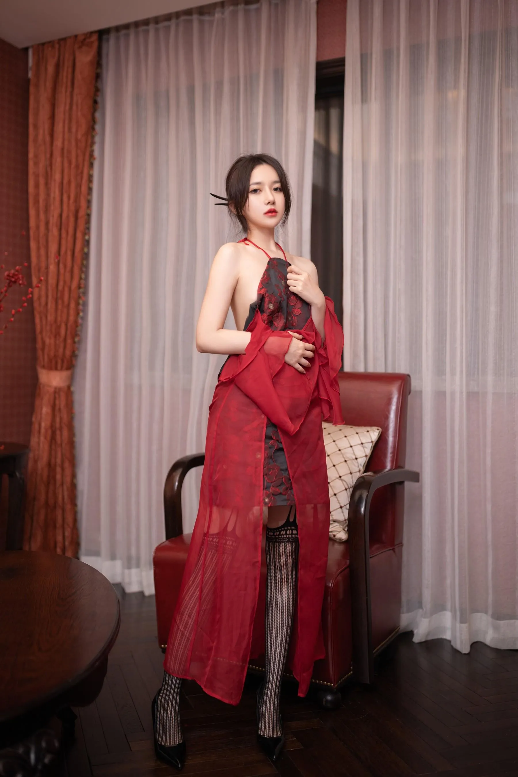 NO.0018 秀人名模鱼子酱Fish内部私购未上架《落叶有情》写真 [78P]插图1